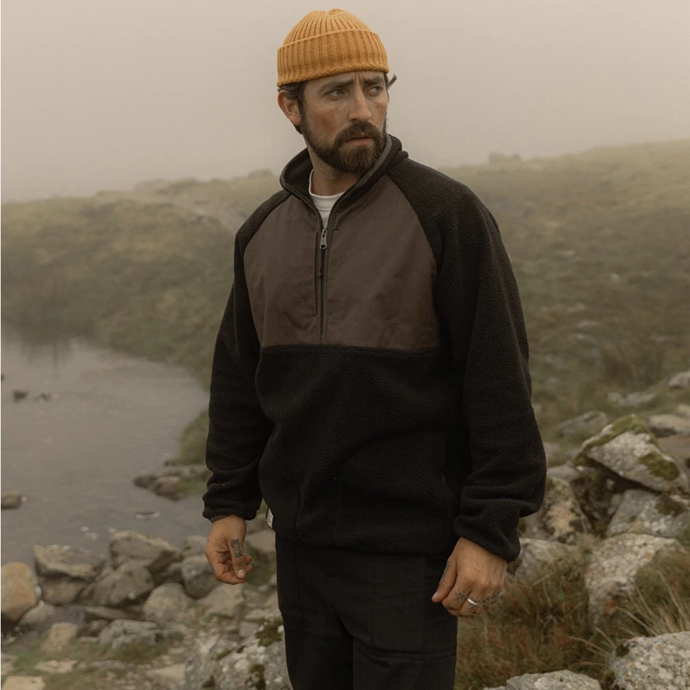 Stylish P&Co fleece half zip sweater.